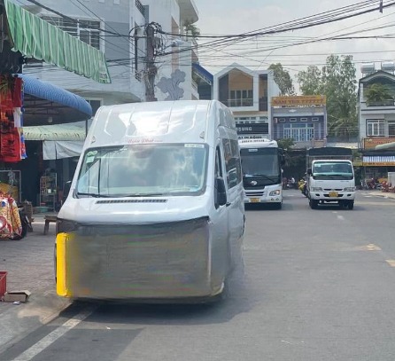 Xe Thanh Hoàng Mặt trước xe limousine 16 chỗ 