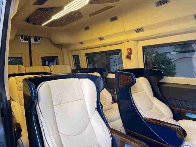 Xe Hoàng Limousine Ghế ngồi Tiện ích Nội thất Limousine 9 chỗ