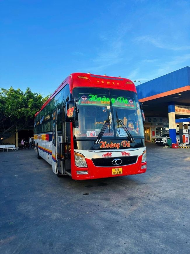 Xe Hoàng Vũ Mặt trước xe Bên hông xe Giường nằm 40 chỗ
