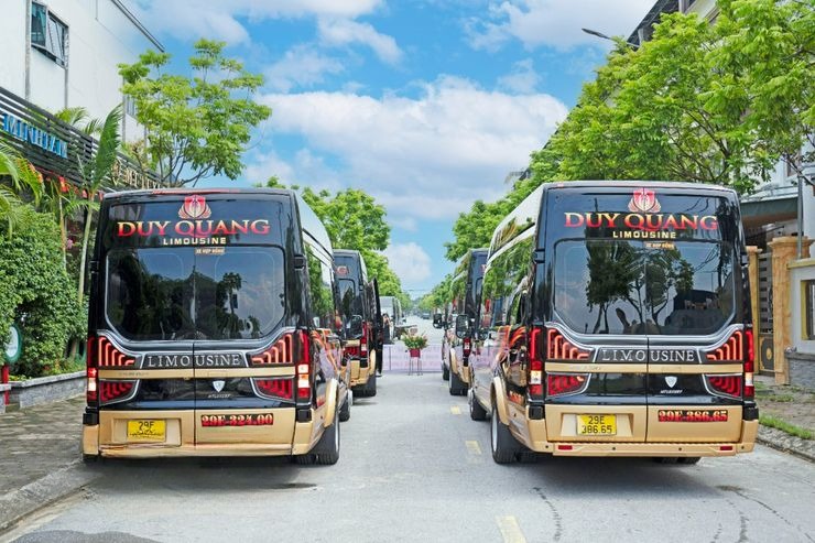 Xe Duy Quang Limousine Mặt sau xe Limousine 9 chỗ
