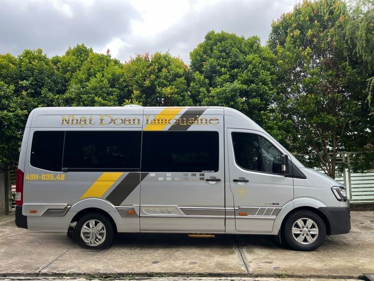 Xe Nhật Đoan Limousine Ghế ngồi Bên hông xe Limousine 12 chỗ
