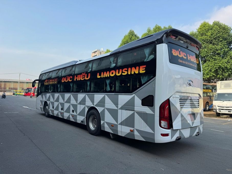 Xe Đức Hiếu (Cư Mgar) Mặt sau xe Bên hông xe Giường nằm 34 phòng