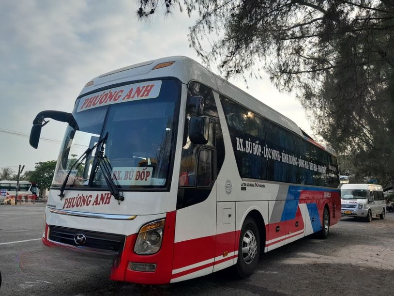 Xe Phương Anh (Phan Thiết) Mặt trước xe Bên hông xe 