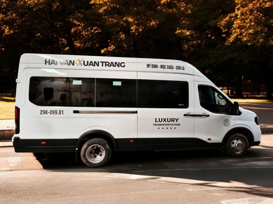 Xe Hải Vân Bên hông xe Limousine 11 chỗ