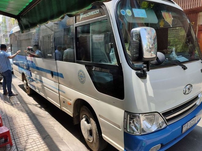 Xe Hùng Tiến (Bến Tre) Bên hông xe Mặt trước xe Ghế ngồi 29 chỗ