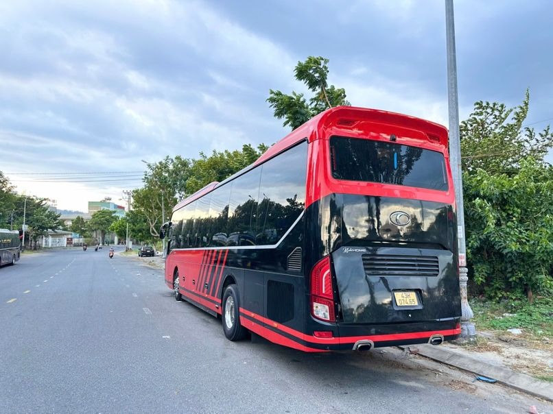Xe Bảo Ngọc (Đà Nẵng) Mặt sau xe Bên hông xe Limousine giường phòng 24 chỗ