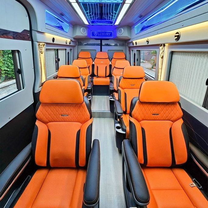 Xe X.E Việt Nam Tiện ích Nội thất Limousine 9 chỗ