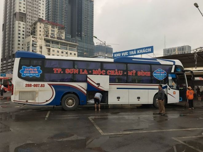 Xe Sơn La Express Bên hông xe Giường nằm 40 chỗ
