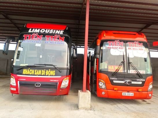Xe Tiến Tiến Mặt trước xe Limousine giường phòng 32 chỗ