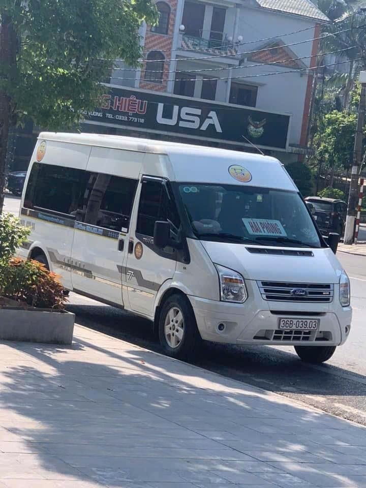 Xe Trần Tùng Travel Mặt trước xe Limousine 9 chỗ