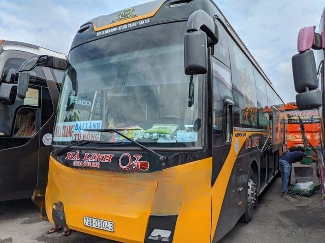 Xe Hà Linh NT Mặt trước xe Giường nằm 40 chỗ