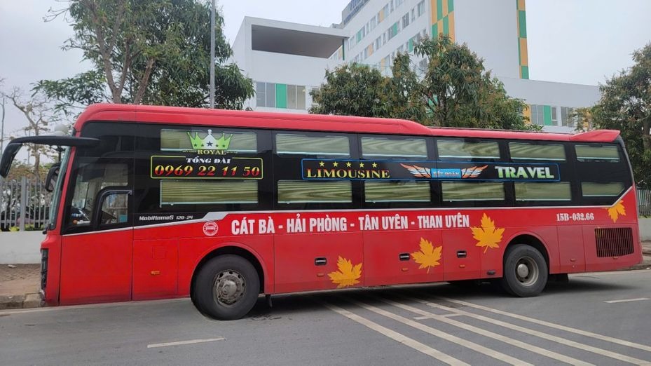 Xe Kết Đoàn Travel (Hải Phòng) Bên hông xe Giường nằm 40 chỗ