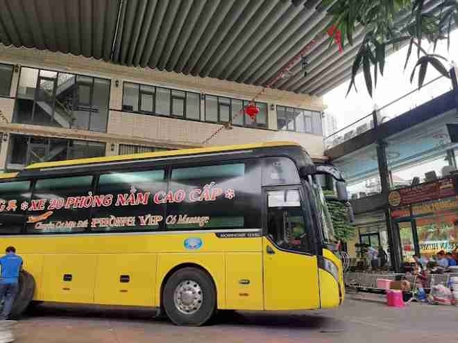 Xe Tuấn Hưng Mặt trước xe Bên hông xe Limousine 24 phòng