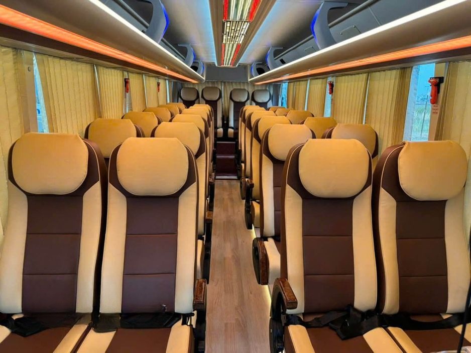 Xe Saco Travel Ghế ngồi Tiện ích Nội thất Ghế ngồi 28 chỗ
