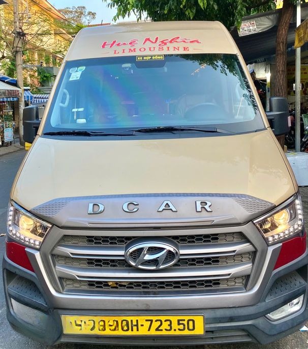 Xe Huệ Nghĩa Limousine Mặt trước xe Limousine 11 chỗ