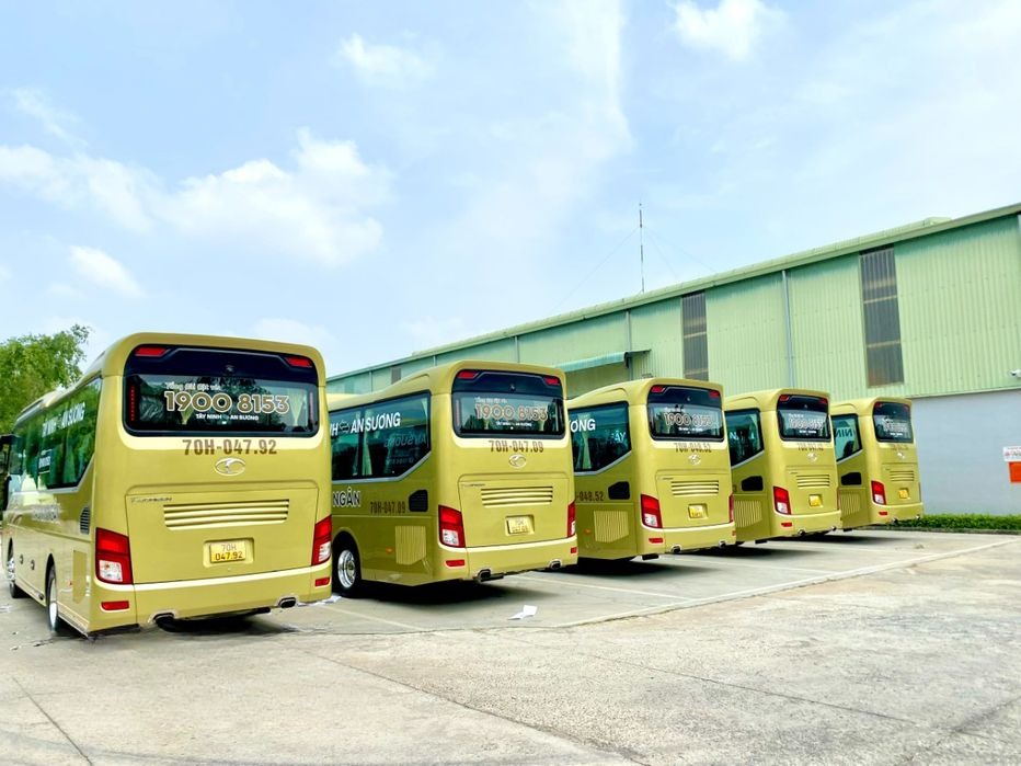Xe Thảo Kim Ngân Bên hông xe Mặt sau xe Ghế ngồi 29 chỗ