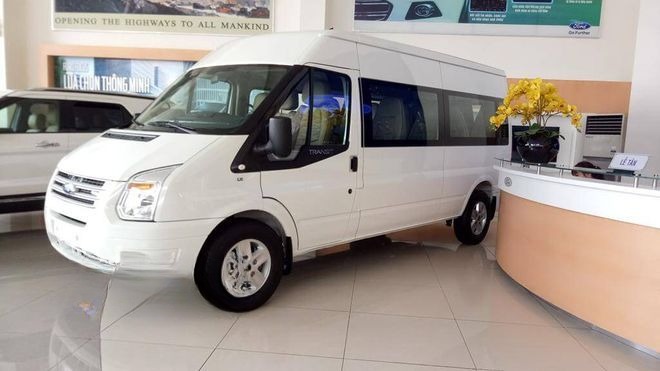 Xe Daily Limousine Bên hông xe Limousine 12 chỗ VIP