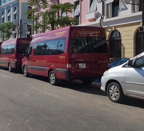 Xe Ninh Quỳnh Car Vip Mặt sau xe Limousine 9 chỗ VIP