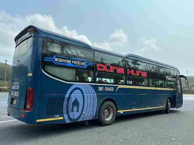 Xe Dũng Hưng (Huế) Bên hông xe Giường nằm 40 chỗ (có WC)