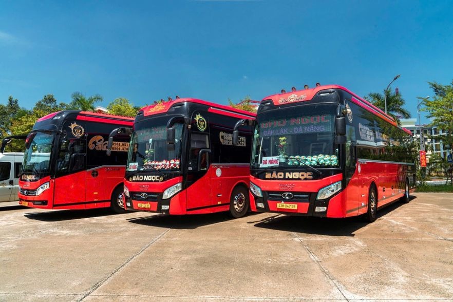 Xe Bảo Ngọc (Đà Nẵng) Mặt trước xe Bên hông xe Limousine 34 phòng VIP