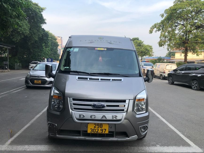 Xe Long Trang Limousine Mặt trước xe Limousine 9 chỗ