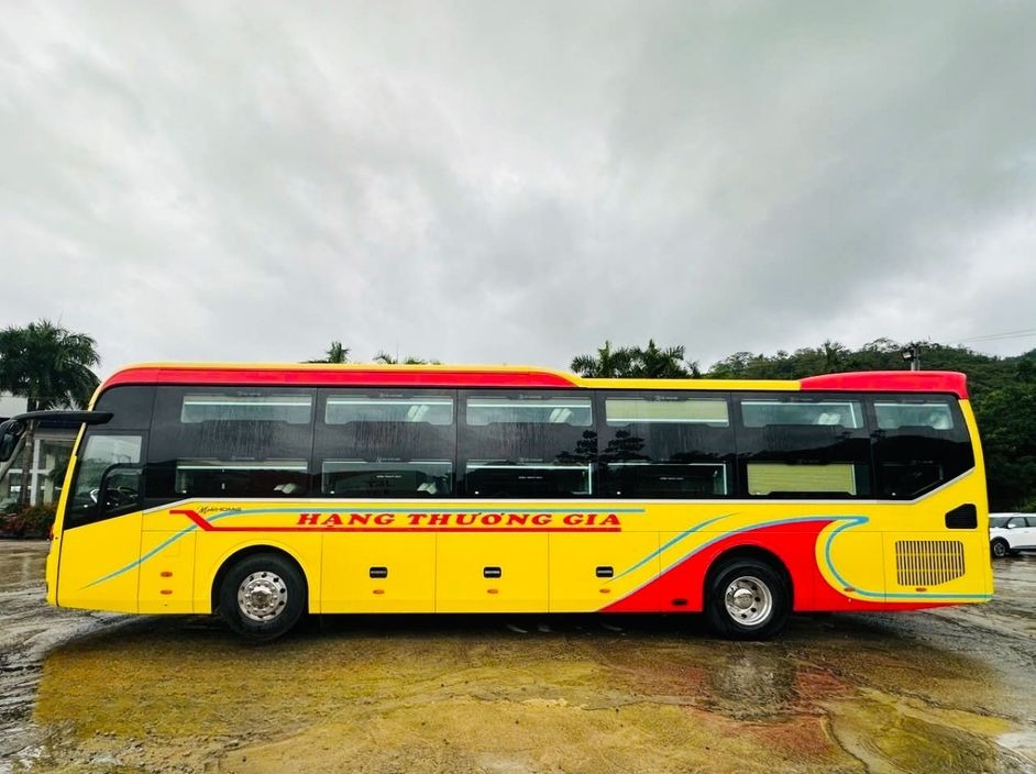 Xe Quang Hạnh (NT) Bên hông xe Limousine 32 giường (WC)