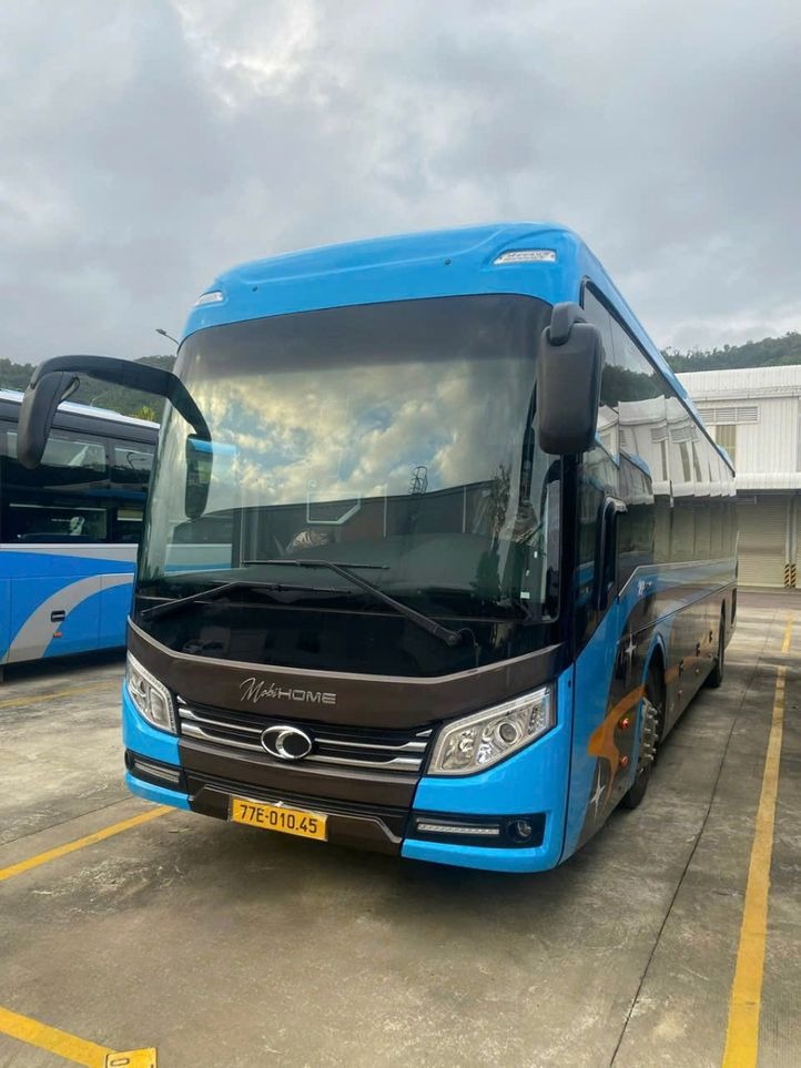 Xe Hưng Thủy (Bình Định) Mặt trước xe Limousine giường phòng 24 chỗ G