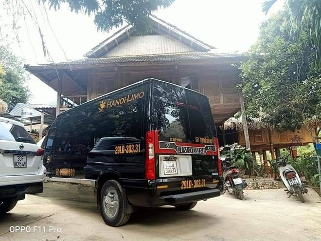 Xe Hanoi Limo Mặt sau xe Limousine 9 chỗ