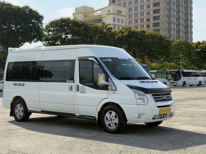 Xe Việt Lào (Đà Nẵng) Bên hông xe Ghế ngồi 16 chỗ