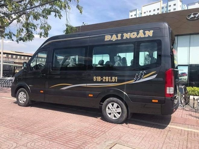Xe Đại Ngân Bên hông xe Ghế ngồi Mặt sau xe Ghế ngồi 16 chỗ