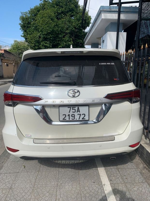 Xe Phương Travel Car Mặt sau xe Xe 7 chỗ