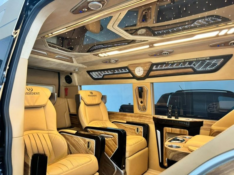 Xe Anh Quốc Limousine Nội thất Limousine 10 chỗ
