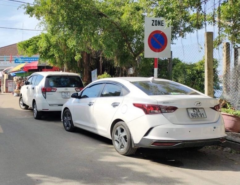 Xe Vy Trần Car Mặt sau xe Ghế ngồi 7 chỗ