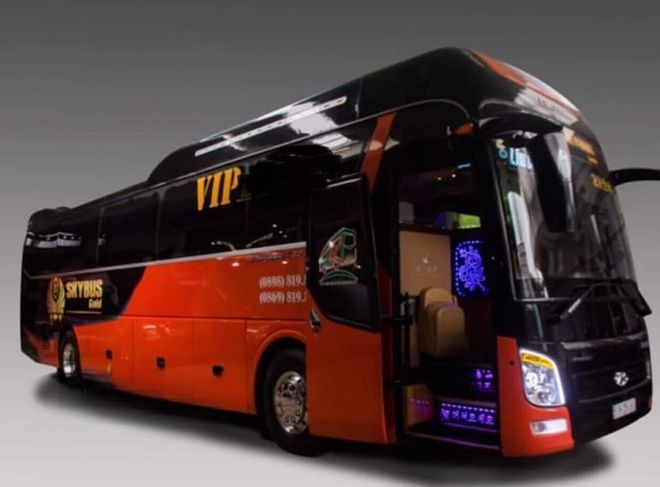 Xe Ngọc Cường Bên hông xe Limousine 25 chỗ VIP