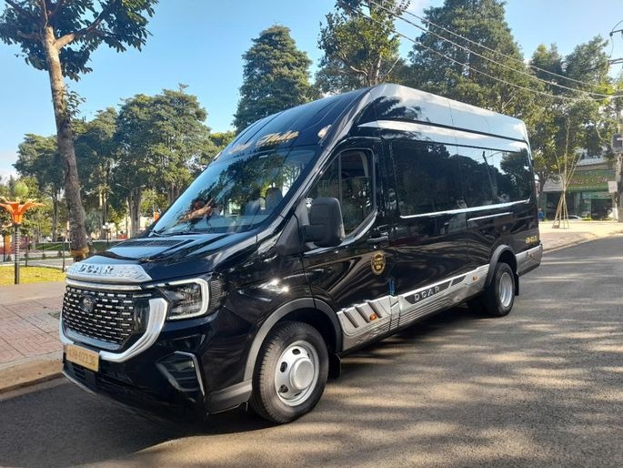 Xe Quý Thảo (Bình Định) Bên hông xe Limousine 11 chỗ
