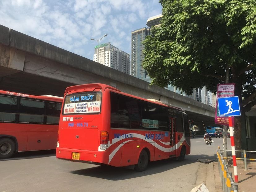 Xe Năm Thủy (Bắc Giang)  Mặt sau xe Bên hông xe Ghế ngồi 28 chỗ