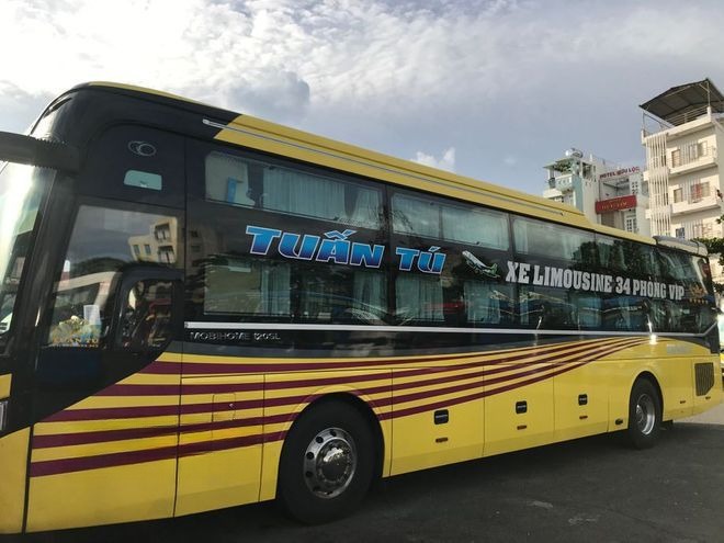 Xe Tuấn Tú Bên hông xe 