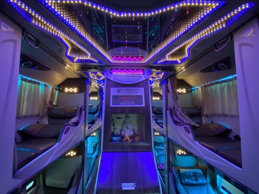 Xe Hoàng Vũ Tiện ích Giường nằm Nội thất Limousine 34 chỗ