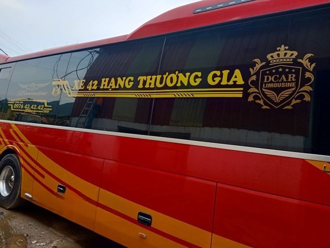 Xe Bốn Hai Bên hông xe Limousine giường phòng 22 chỗ