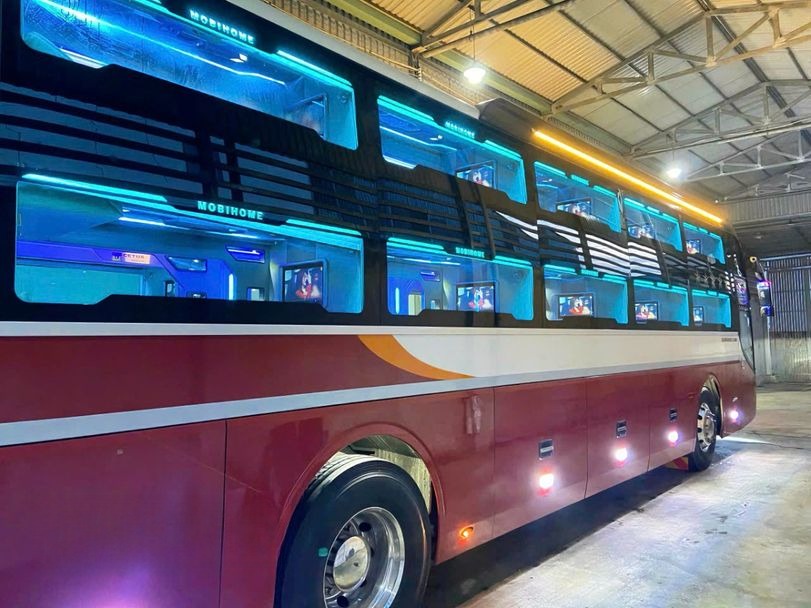 Xe Lovabus Bên hông xe Limousine giường phòng 22 chỗ
