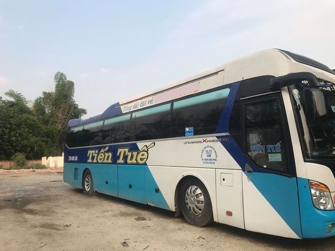 Xe Tiến Tuế Bên hông xe Giường nằm 43 chỗ