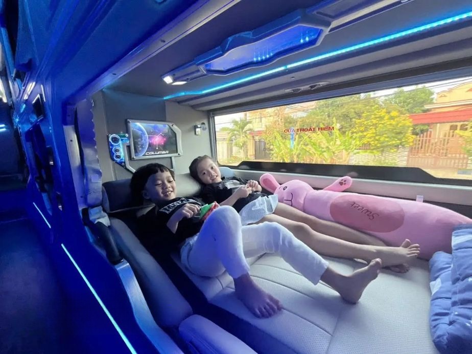 Xe Tuấn Tú Express Giường nằm Tiện ích Nội thất 