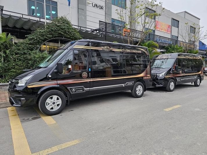 Xe Cửa Ông Limousine Mặt trước xe Bên hông xe 