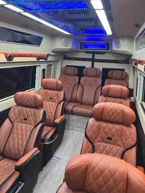 Xe Hoàng Hà (Phú Thọ) Nội thất Limousine 12 chỗ