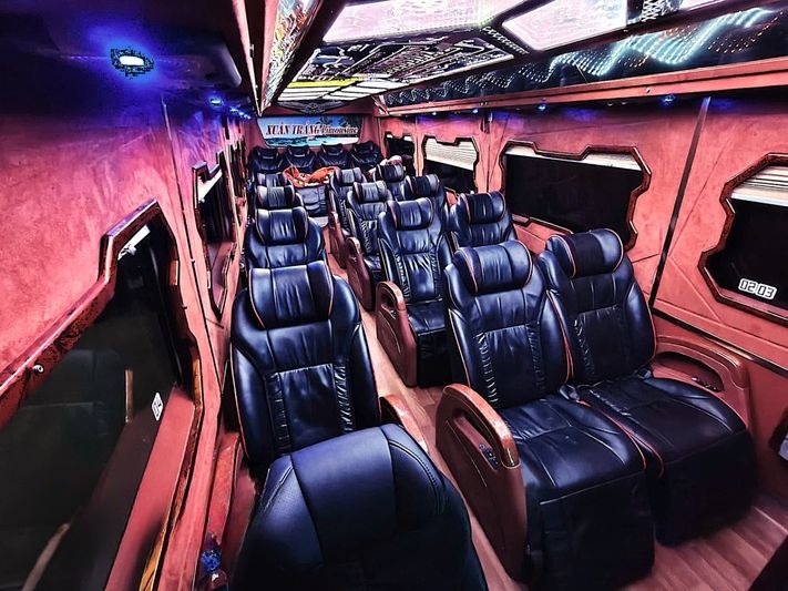 Xe Hải Vân Ghế ngồi Tiện ích Nội thất Limousine 17 chỗ