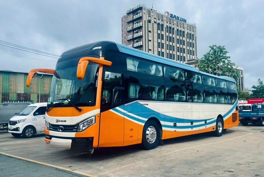 Xe Minh An Express Mặt trước xe Bên hông xe Limousine 34 chỗ