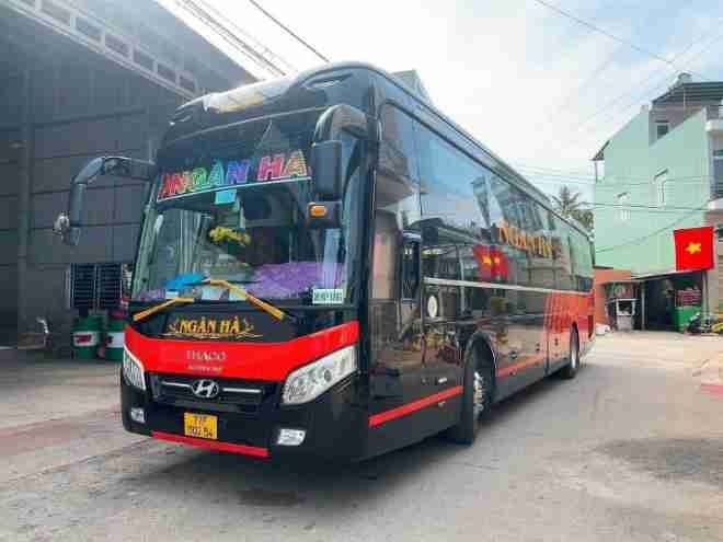 Xe Ngàn Hà (Bình Định) Mặt trước xe Bên hông xe 