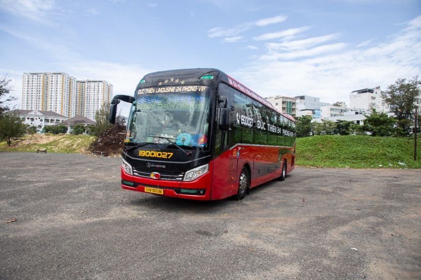 Xe Đức Thiên Mặt trước xe Mặt sau xe Bên hông xe Limousine 24 Phòng