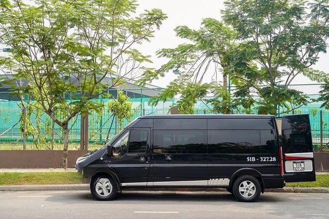 Xe Sóng Việt Bên hông xe Limousine 9 chỗ