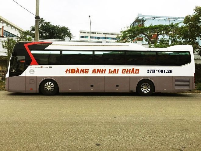 Xe Hoàng Anh - Lai Châu Bên hông xe Giường nằm 40 chỗ
